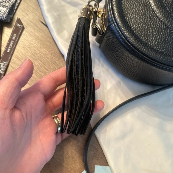 Gucci
Women's Black Logo Leather Camera Bag - Picture 12 of 17